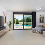 度假居 Lovely In Linardići